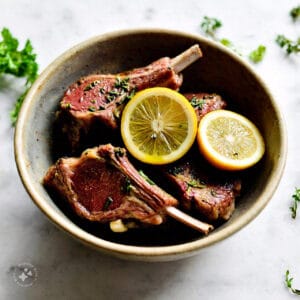 Best Marinades to Get Rid of Gamey Taste 1 A bowl of marinated lamb chops with herbs and garlic