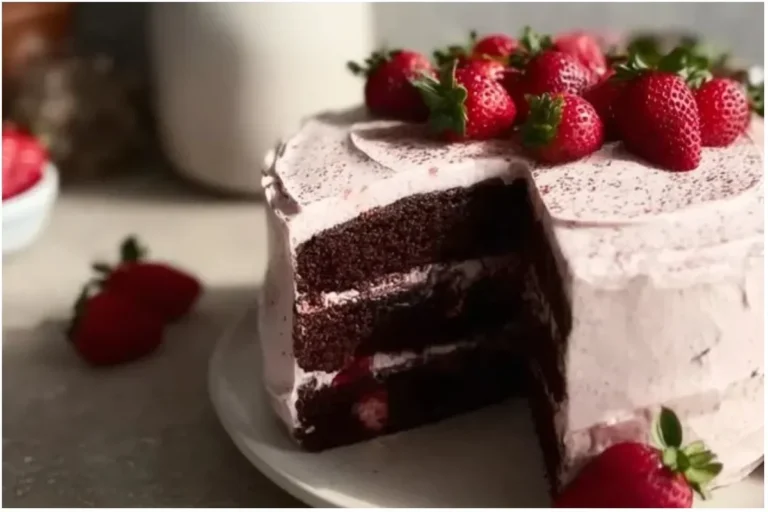 Strawberry Chocolate Cake 3 Delicious Strawberry Chocolate Cake with fresh strawberries and chocolate frosting